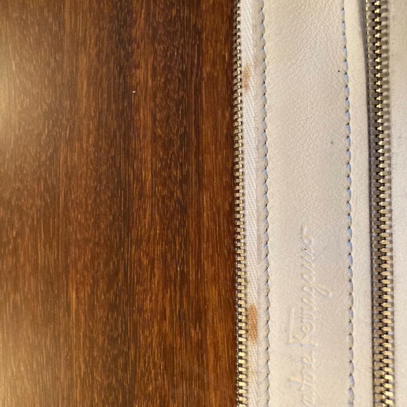 Salvatore Ferragamo Authentic White Purse - Picture 4 of 4